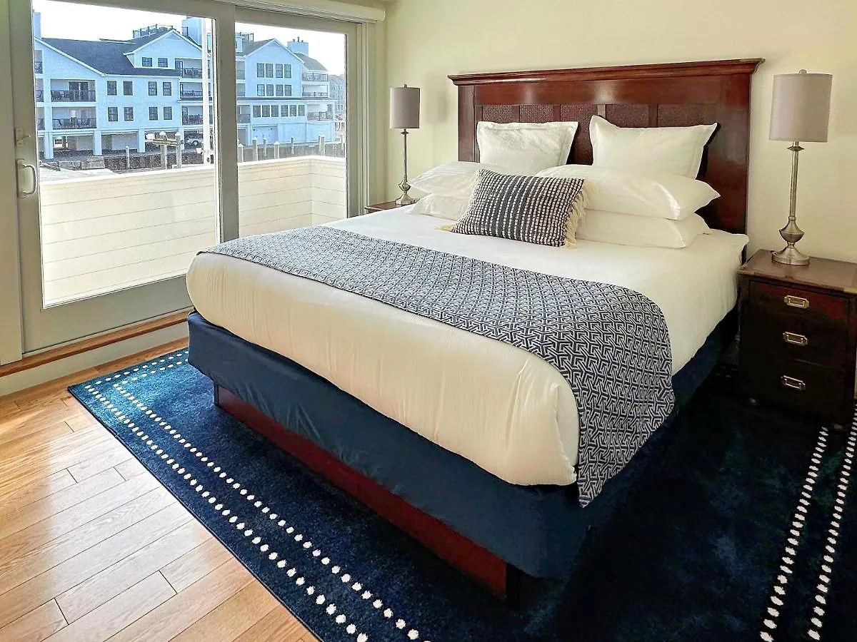 Harborside 3*
