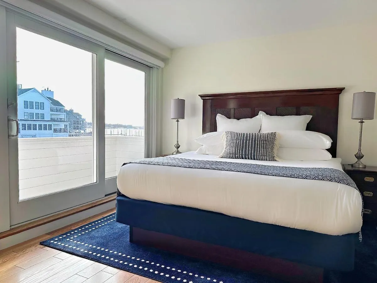 Harborside 3*