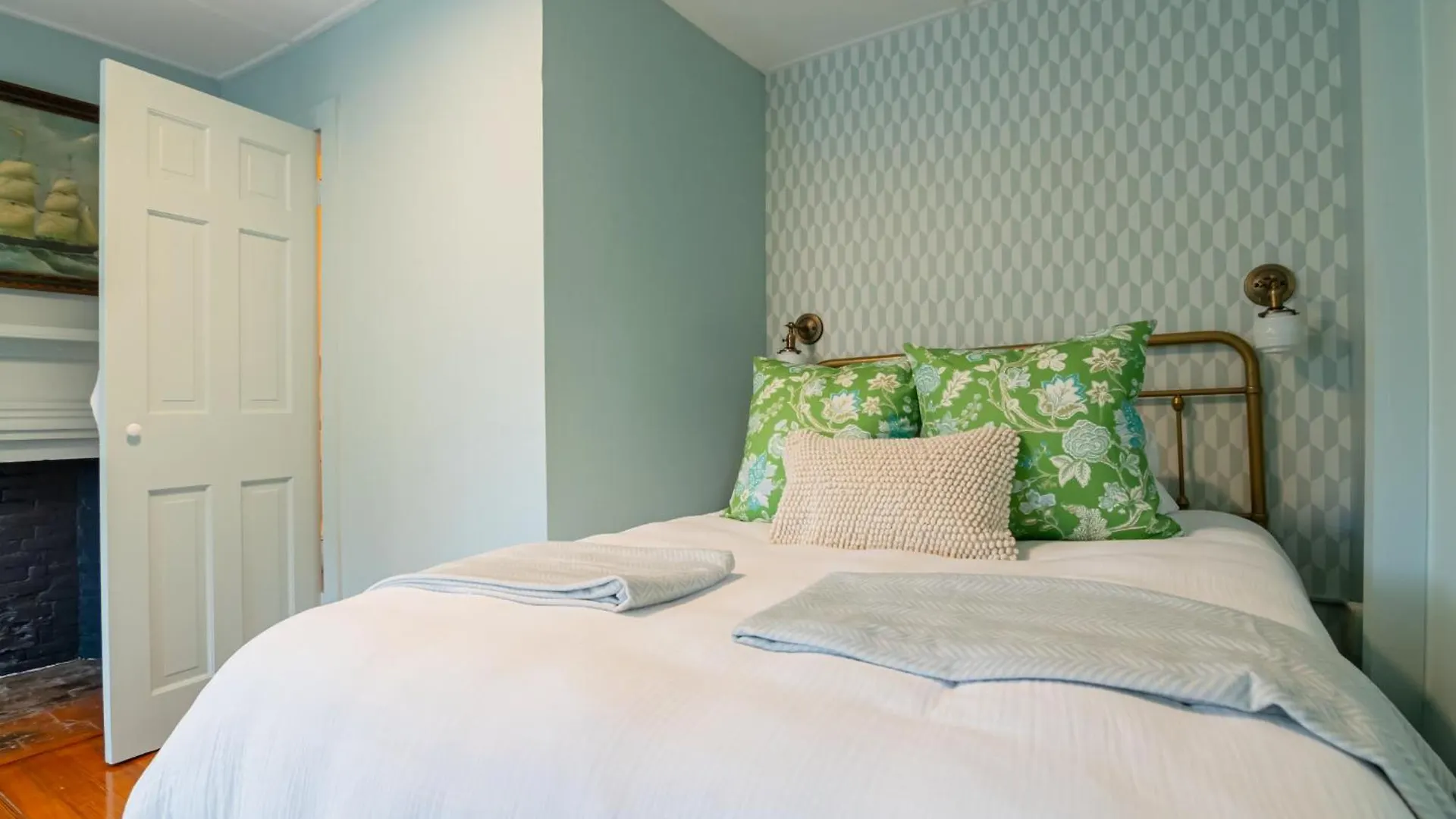 The Burbank Rose 3* Newport