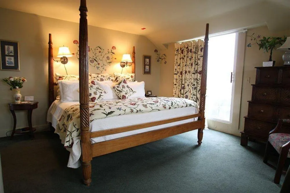Admiral Fitzroy Bed and Breakfast Νιούπορτ