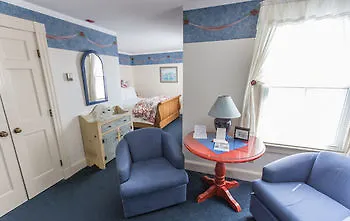 Bed and Breakfast Admiral Fitzroy 2*